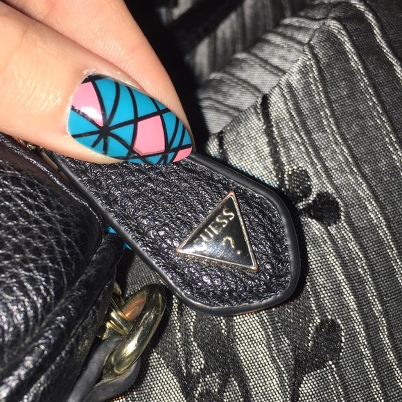 Authentic leather Guess purse - Picture 8 of 8